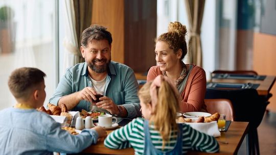 Rodzinny wypad na Mazury: Jak wybrać idealny hotel dla dzieci?