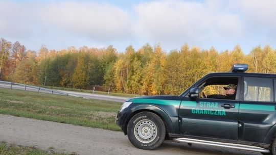 Rosjanin kupił butelkę wódki. Wypił ją i ruszył w drogę rowerem