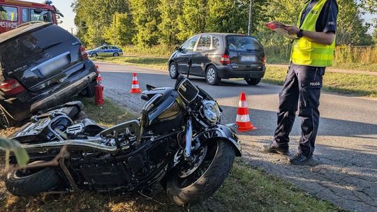 Rozpędził auto i uderzył w motocyklistę. Prokuratura: to była próba zabójstwa