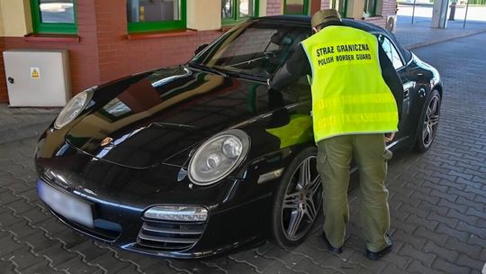 Skradzione Porsche zatrzymane na granicy w Grzechotkach