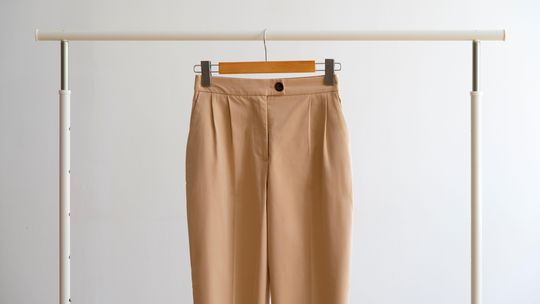 Spodnie kuloty damskie – jak nosić je jesienią i zimą?