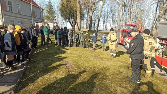 Spotkanie strażaków z harcerzami