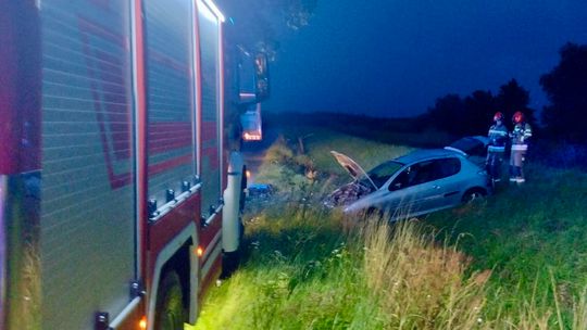 Stracił panowanie nad autem, wjechał do rowu