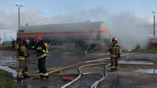 Strażackie ćwiczenia na terminalu przeładunku gazu