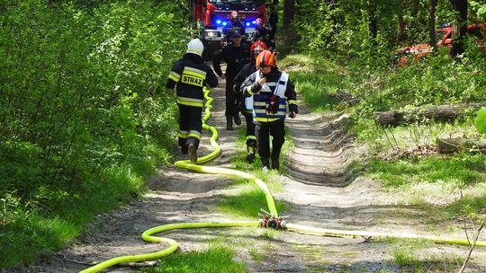 Strażackie ćwiczenia nad rzeką Baudą