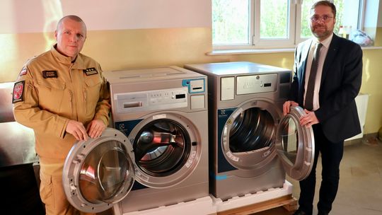 Strażacy ochotnicy upiorą mundury w nowoczesnej pralnicy