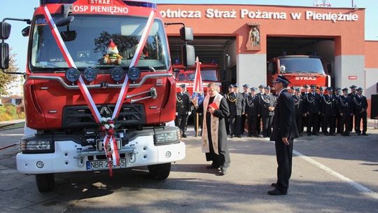 Strażacy z Pieniężna z nowoczesnym wozem