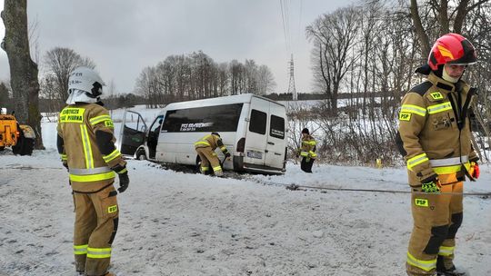 Strażacy zaopiekowali się podróżnymi