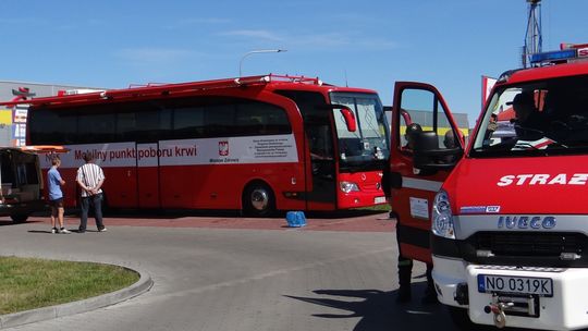 Strażacy zapraszają do autobusu. Aby oddać krew