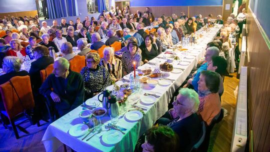 Świąteczne ciepło w Lelkowie. Seniorzy i osoby samotne przy jednym stole