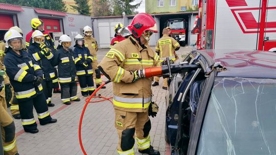 Szkolenie dla strażaków-ochotników. Druhowie i druhny zdobywali podstawową wiedzę