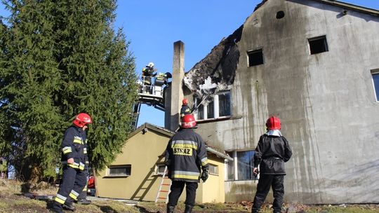 Szybka strażacka akcja. Płonęło poddasze