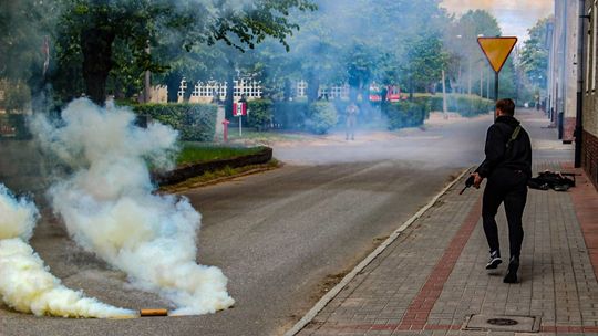 Terrorystyczny alarm w 9BBKPanc. Służby w akcji!