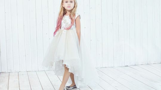 Tiulowe sukienki dla dziewczynek ? klasyka na wyjątkowe okazje