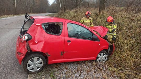 Toyota wpadła do rowu