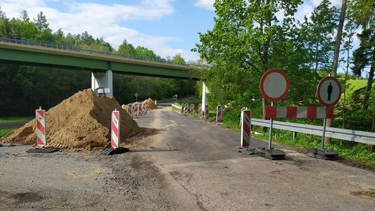 Trwa przebudowa powiatowej drogi z Grzechotek do Żelaznej Góry