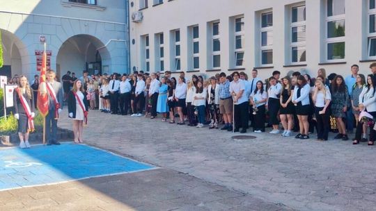 Uroczyste zakończenie roku szkolnego. Najlepsi uczniowie odebrali wyróżnienia