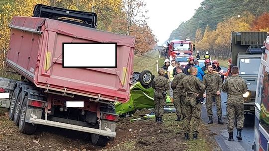 W drodze na poligon uratowali życie rannym w wypadku