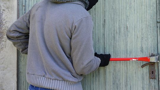 Włamywał się nawet do przycmentarnych sklepików