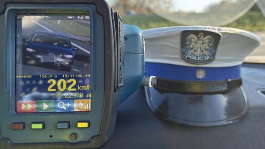 „Zagadał się” i się zapomniał. Prędkość przypłacił mandatem „Zagadał się” i się zapomniał. Prędkość przypłacił mandatem