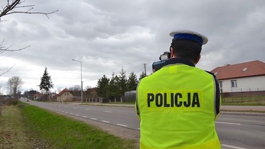 Zbyt szybko w Maciejewie. Stracił prawko