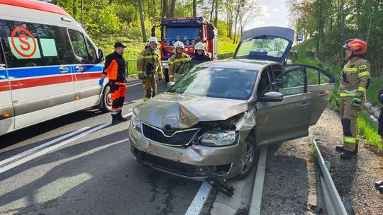 Zderzenie aut. Dwie osoby w szpitalu