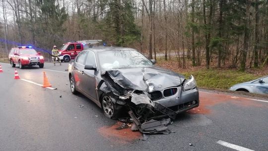 Zderzenie BMW i Seat. Jedna osoba w szpitalu