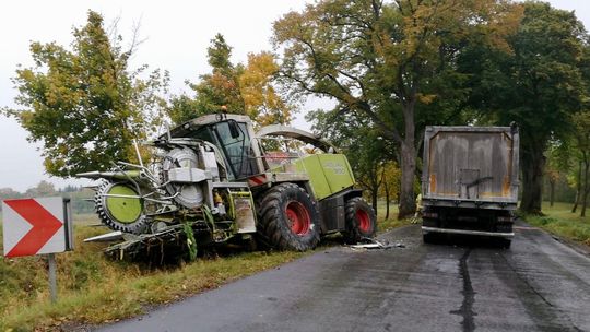 Zderzenie ciężarówki i sieczkarni