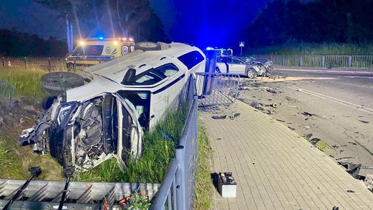 Zderzenie dwóch samochodów pod Piotrowcem. Dwie osoby trafiły do szpitala