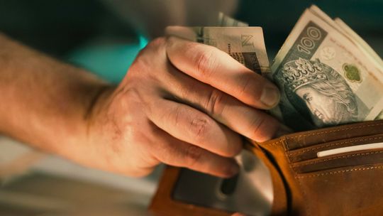 Znalazł portfel z 3 tysiącami. Ale teraz odpowie za dwa przestępstwa
