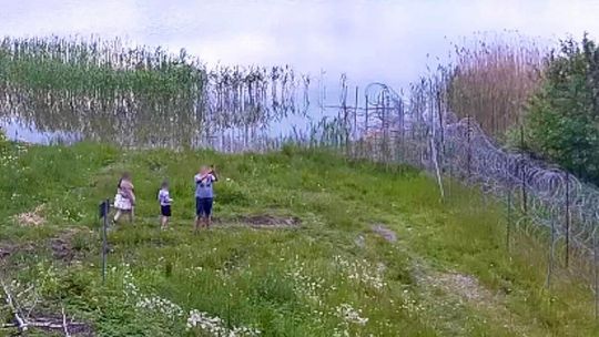 Zrobili sobie pamiątkowe zdjęcia na granicy. Straż Graniczna szybko zareagowała