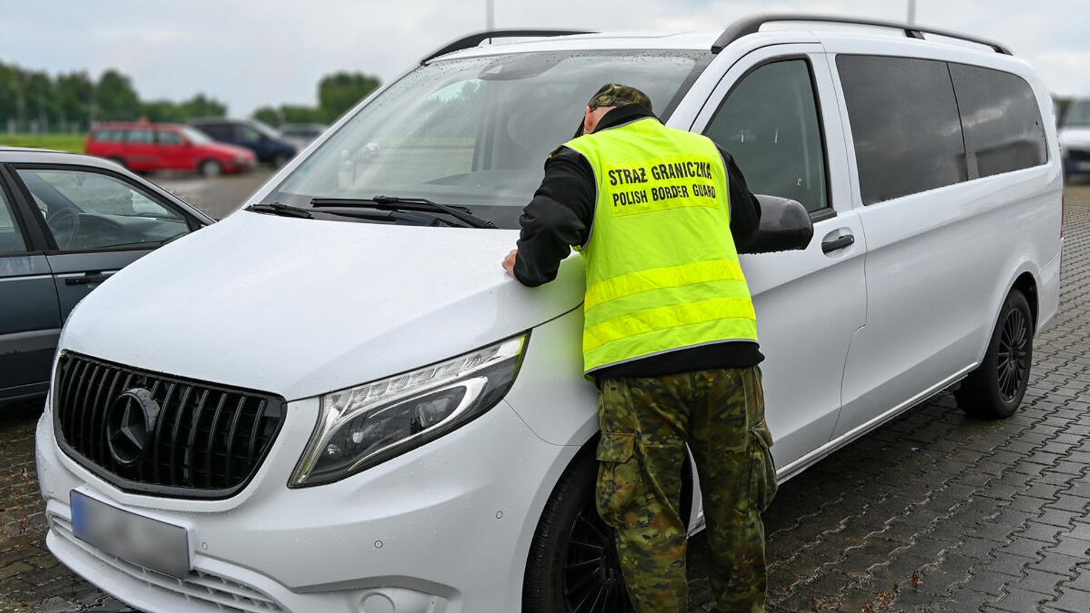 Mercedes poszukiwany w Niemczech zatrzymany na granicy w Grzechotkach