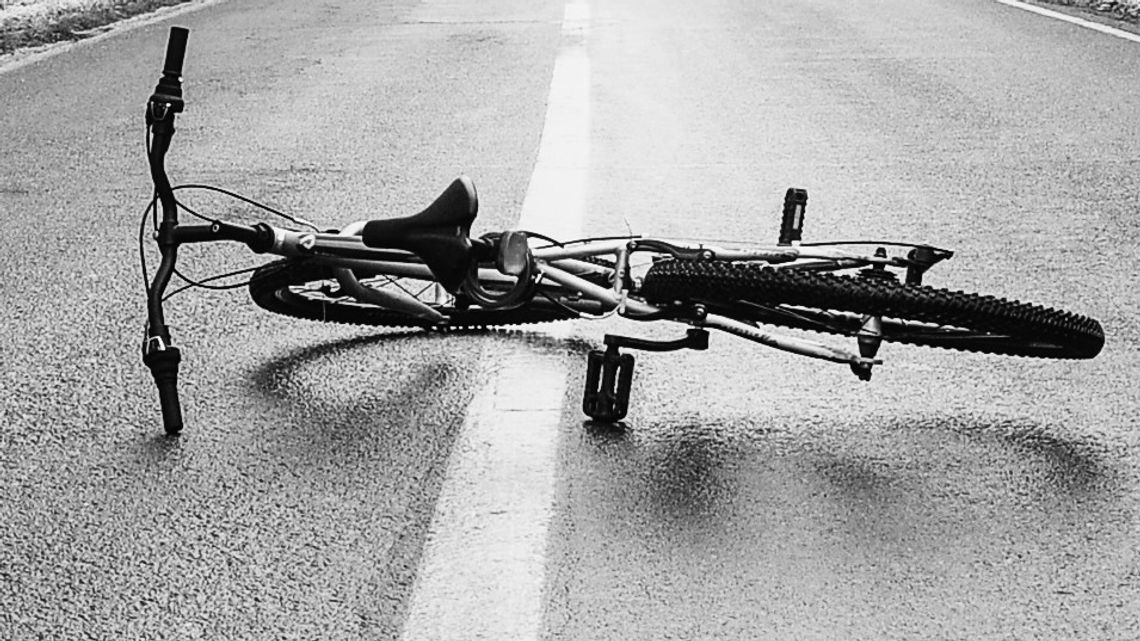 76-letni rowerzysta wjechał pod samochód