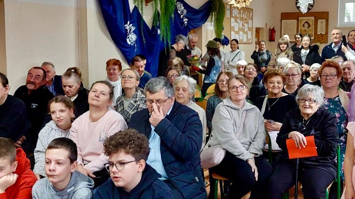 Babcie i dziadkowie w centrum uwagi. Święto w szkole w Słobitach