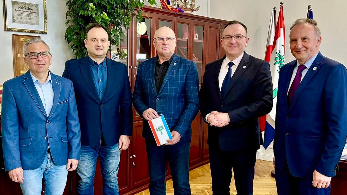 Byli dowódcy służb mundurowych łączą siły. Nowy zespół już działa