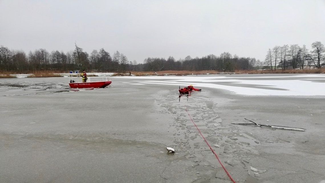 Ćwiczą ratowanie osób, pod którymi załamał się lód