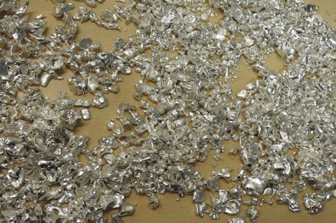 Dwa kilogramy srebra ukryte w aucie