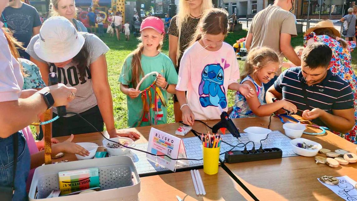 Gorący piknik w upalny dzień. Biblioteka uczyła i bawiła