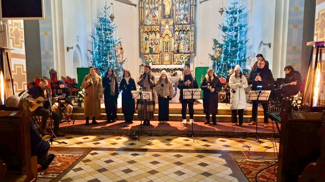 IT’AR zachwycił publiczność w Pieniężnie. Muzyczne spotkanie w świątecznym klimacie