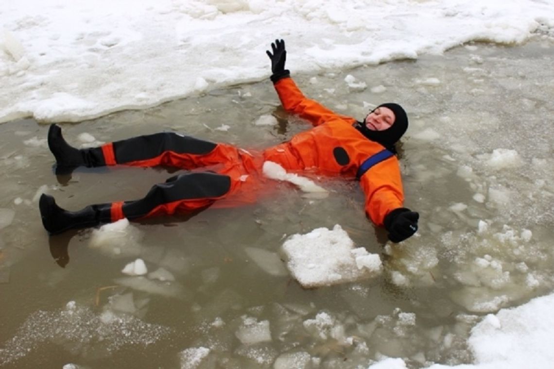 Jak ratować tonącego, gdy załamie się lód
