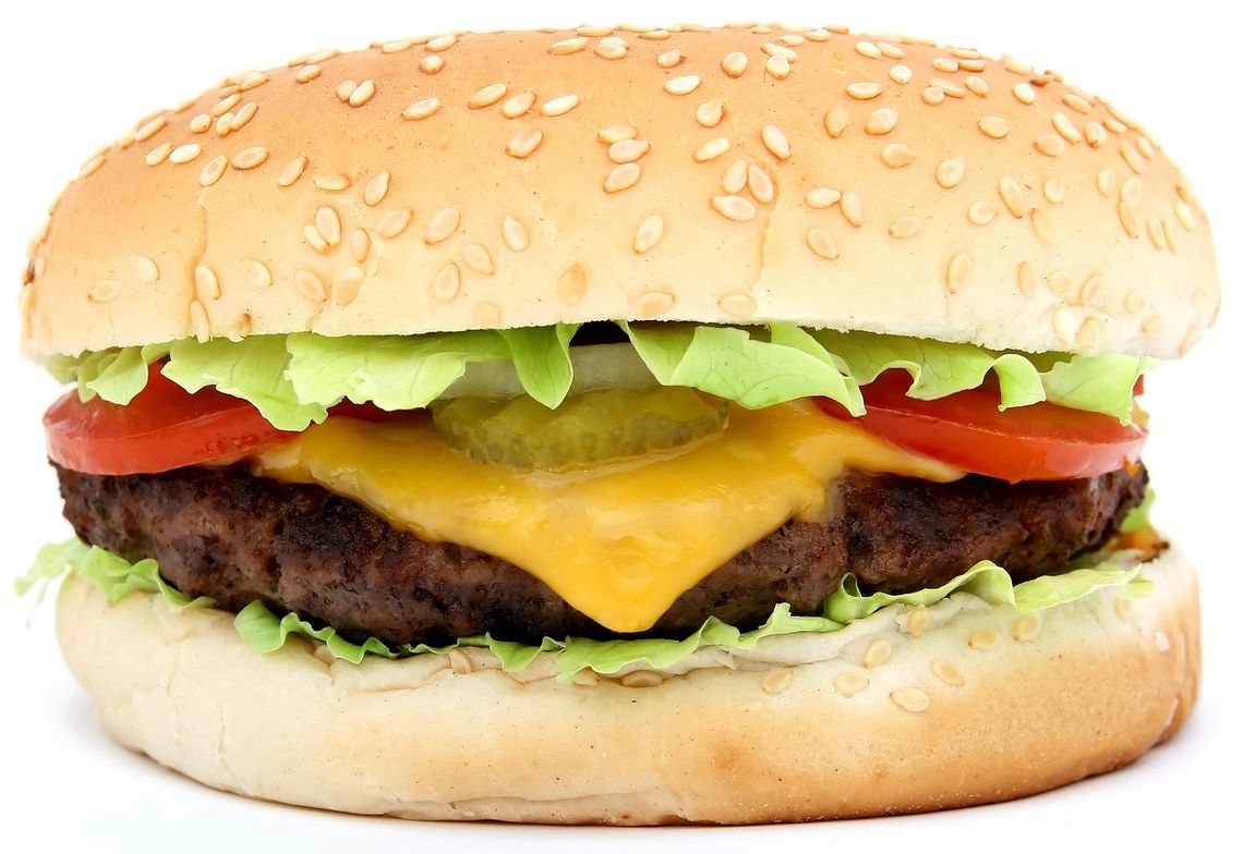 Jak samodzielnie przyrządzić mięso do burgera?