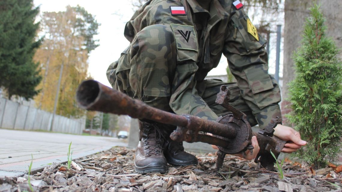 Karabin wykopany w miejscu ratusza trafił do muzeum