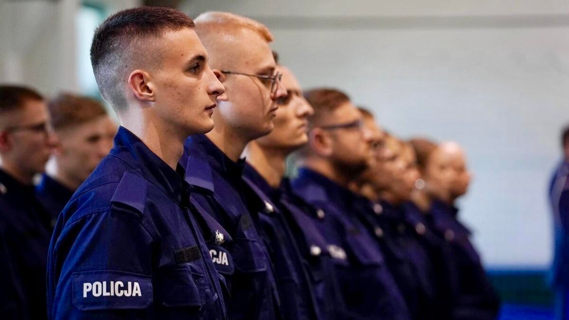 Nowi policjanci ślubowali. Trafią także do komendy w Braniewie