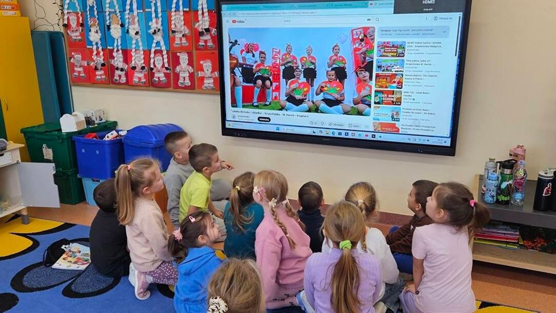 Nowoczesne lekcje w Wilczętach. Szkoła bogatsza o nowy sprzęt multimedialny