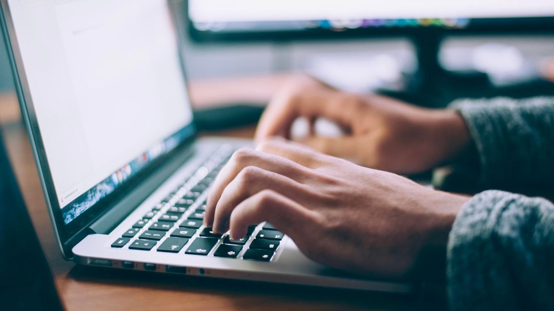 Obiecali jej 50 tysięcy euro, telefon i laptop. 84-latka z Fromborka straciła oszczędności Obiecali jej 50 tysięcy euro, telefon i laptop. 84-latka z Fromborka straciła oszczędności