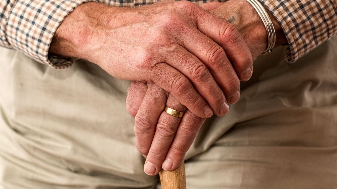 „Opiekunka” okradła 81-letniego podopiecznego