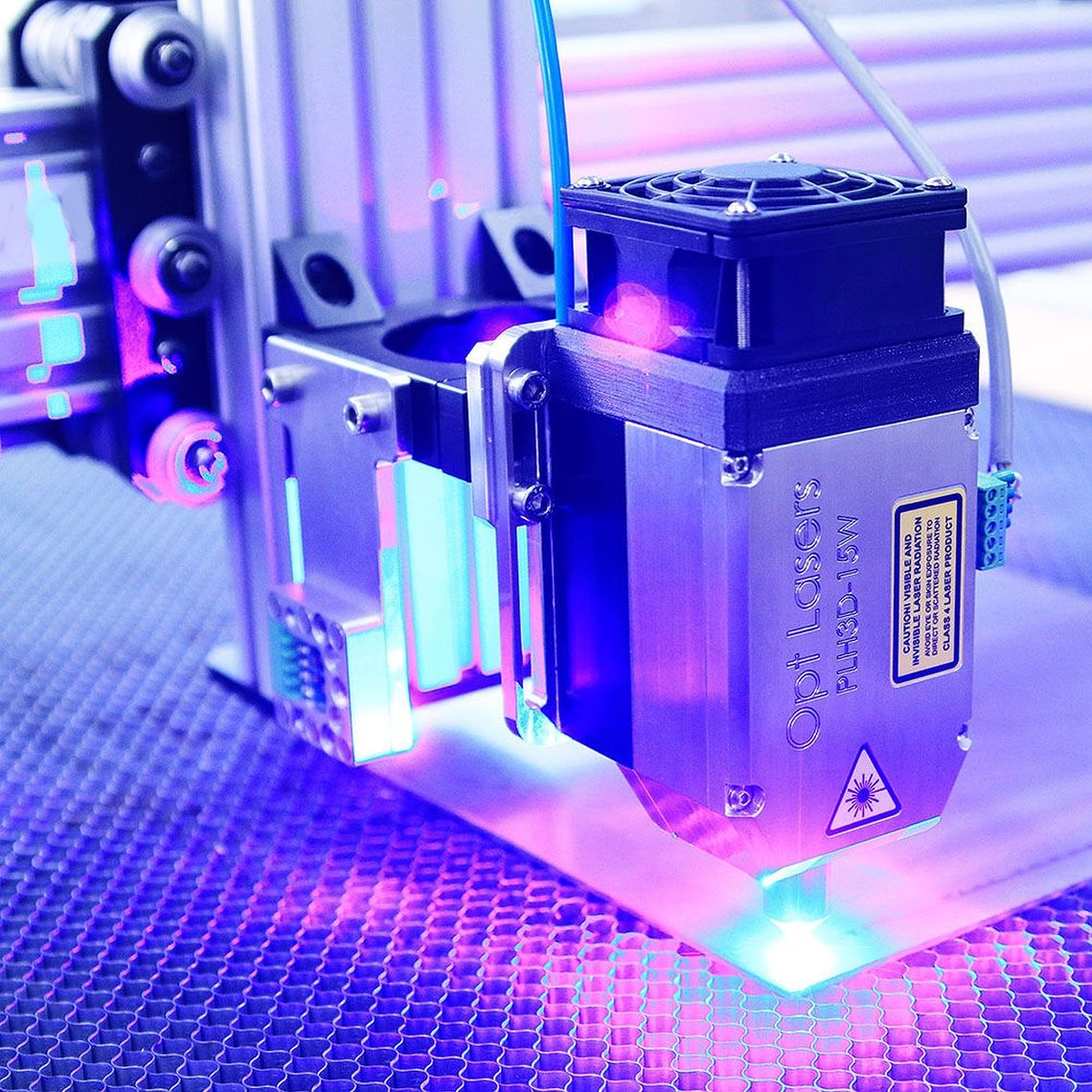 Ploter laserowy to urządzenie do zadań specjalnych. Dzięki niemu obróbka metali stanie się przyjemnością