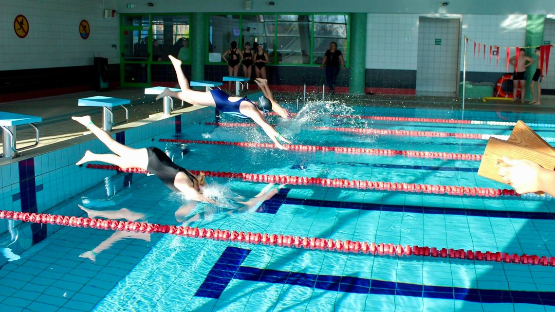 „Pływajmy Razem 2026”. Basen, rywalizacja i dobra atmosfera