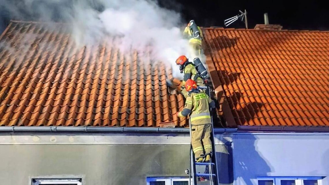 Pożar na poddaszu domu. Straty są znaczne