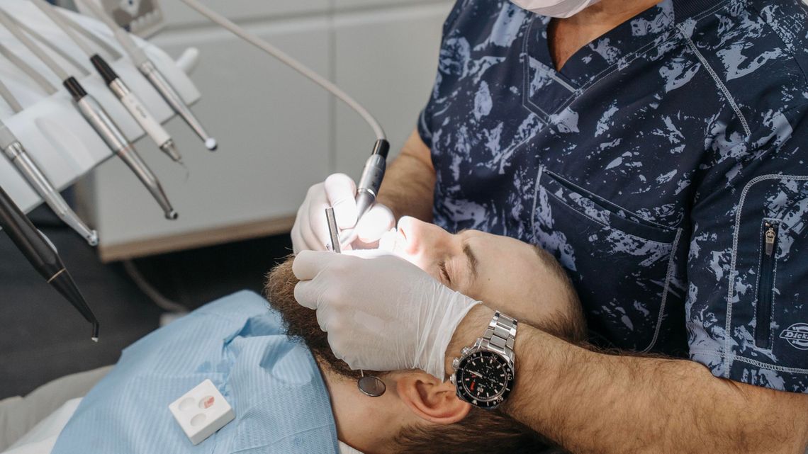 Prokuratorskie zarzuty dla stomatologa z Braniewa. Nieprawidłowości w rozliczeniach z NFZ Prokuratorskie zarzuty dla stomatologa z Braniewa. Nieprawidłowości w rozliczeniach z NFZ